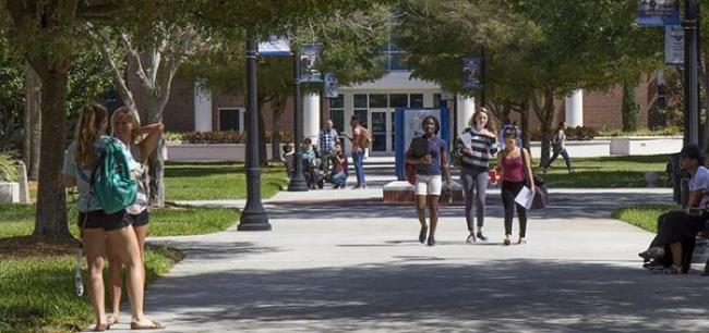 Students walking - Main Campus
